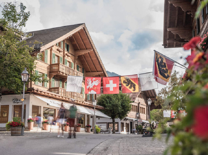 030_Gstaad_Schoene Aussichten Touristik_NOMADNESS_GST_VILLAGES-23 Schoene Aussichten Touristik